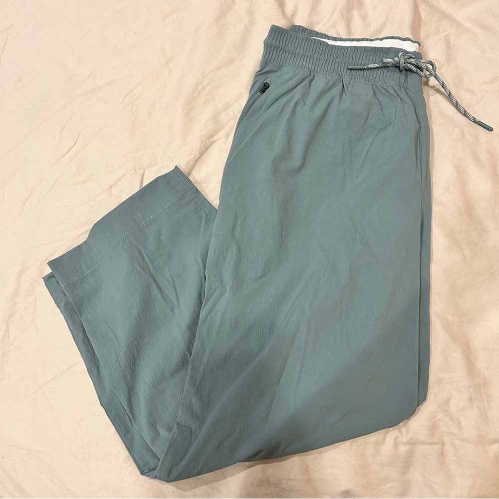 Athleta Trekkie Straight Crop Pants